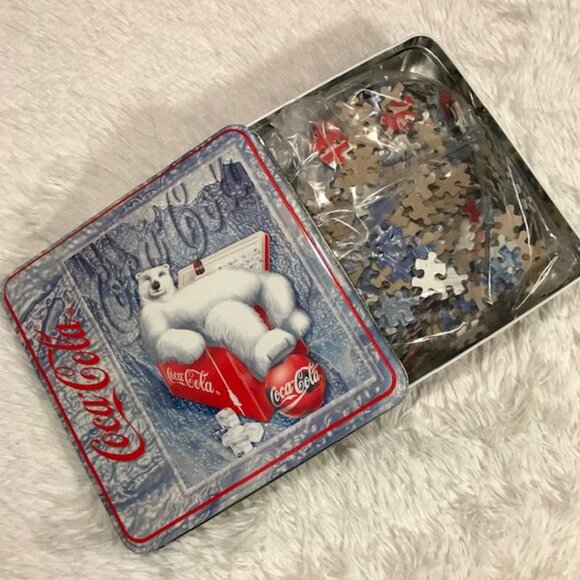 NWOT Coca-Cola 'Chillin' Polar Bear' 1000pc Puzzle in Collectible Tin - Picture 4 of 9